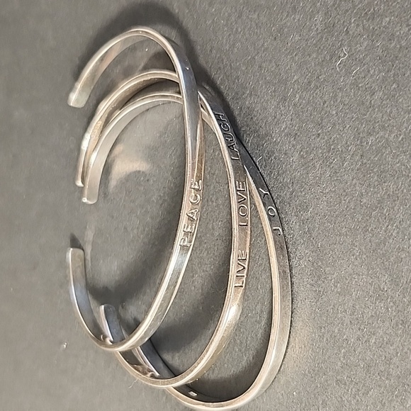 Three silverplated open bracelets - "Joy"- "Live, Love, Laugh" - "Peace" - Picture 4 of 13